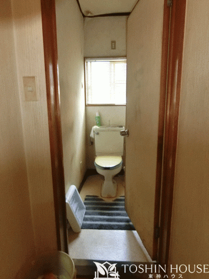 お掃除が楽でトイレが広々タンクレストイレ