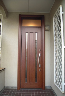 玄関ドアを簡単リフォーム