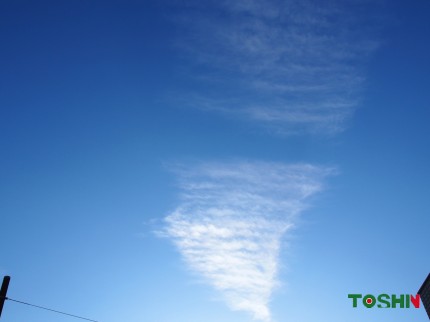 真っ青な空と不思議な雲 真っ青な空と不思議な雲