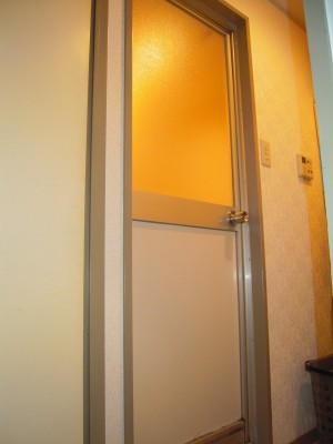 浴室扉の交換工1